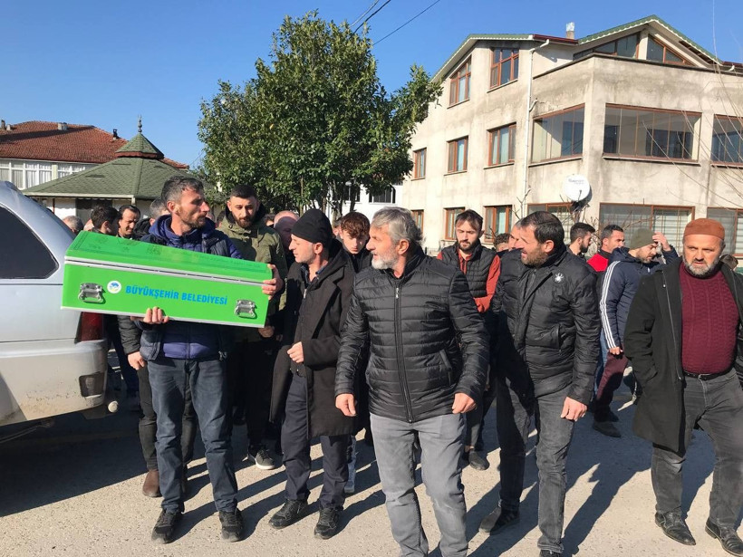 Günün en acı haberi: 8 aylık oğlunun kefenini çözüp son kez sevdi... - Resim: 3