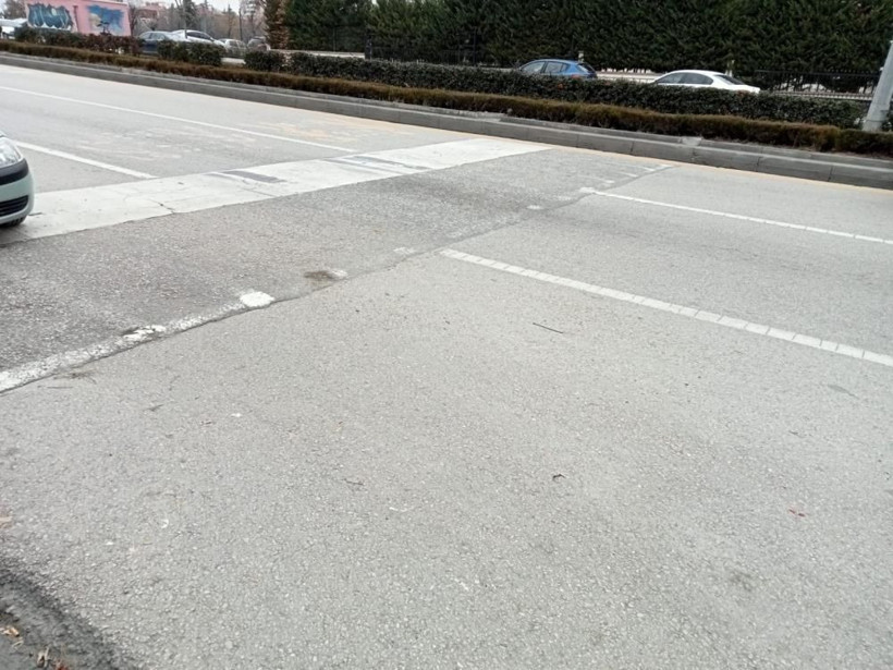 Trafikte makas atan maganda dehşet saçtı! Arabalar pert oldu, yaşlı kadın ölümden döndü o anlar kamerada - Resim: 3