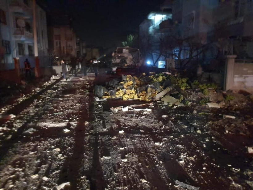 Antalya'da kamyonette sıkışan gaz bomba gibi patladı! Ortalık savaş alanına döndü - Resim: 1