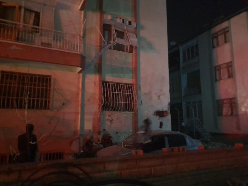 Antalya'da kamyonette sıkışan gaz bomba gibi patladı! Ortalık savaş alanına döndü - Resim: 2