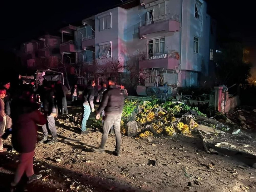 Antalya'da kamyonette sıkışan gaz bomba gibi patladı! Ortalık savaş alanına döndü - Resim: 4