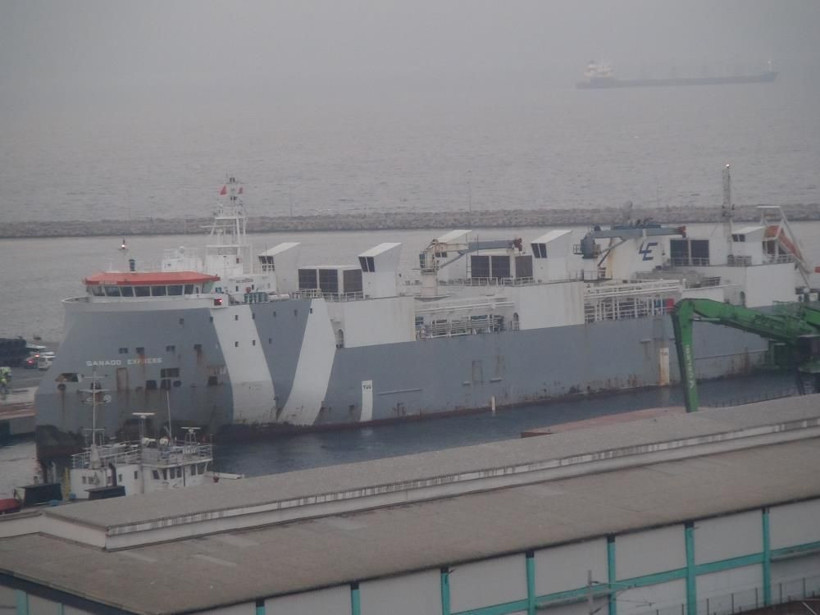 Bandırma'nın korkulu rüyası! "Yüzen Ahır" limana geri döndü: Tozu, dumanı ve kokusu... - Resim: 3