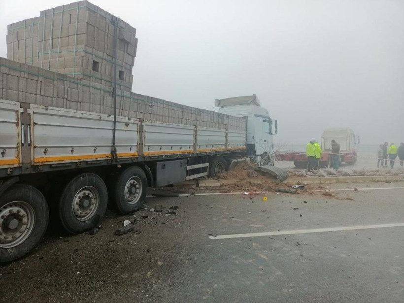 Kırşehir'de katliam gibi kaza! 15 araç birbirine girdi, ortalık savaş alanına döndü: 2 ölü, çok sayıda yaralı var - Resim: 4