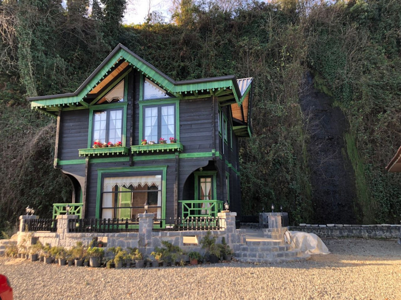 Rize'de herkesin konuştuğu ev! Tek tuşla yönü değişiyor 'soğuk espri' yapanlar oldu - Resim: 1