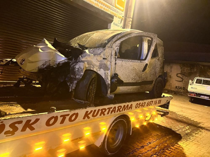 Aydın'da ticari araç işyerine daldı, ortalık savaş alanına döndü - Resim: 3