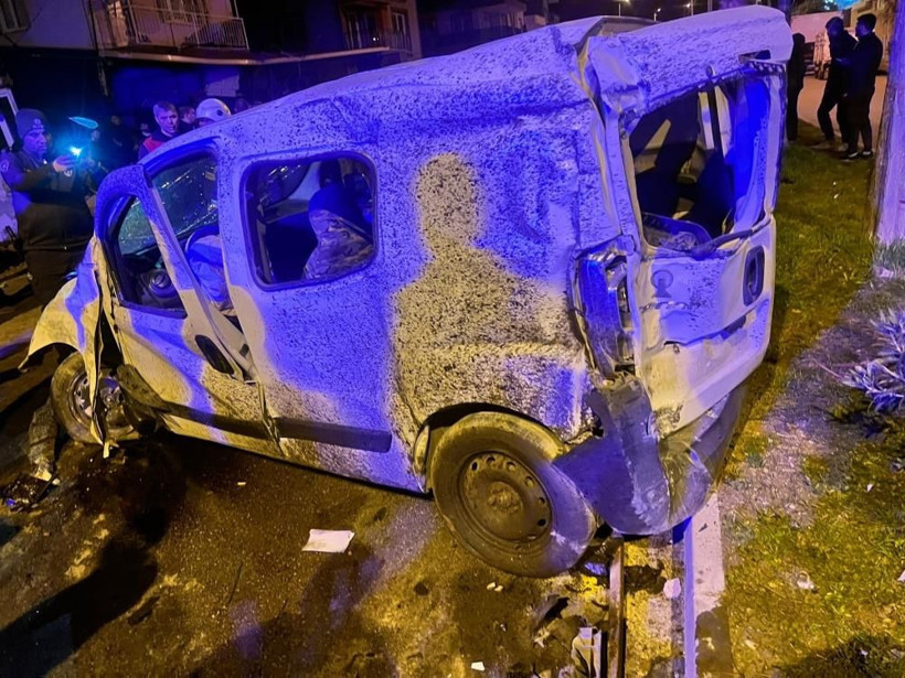 Aydın'da ticari araç işyerine daldı, ortalık savaş alanına döndü - Resim: 4