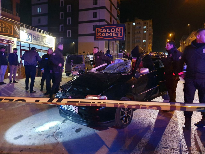 Ehliyetsiz gençlerin gezisi feci bitti arka koltukta oturanın uzuvları koptu yanında ölen arkadaşıyla 1 km gitti - Resim: 3