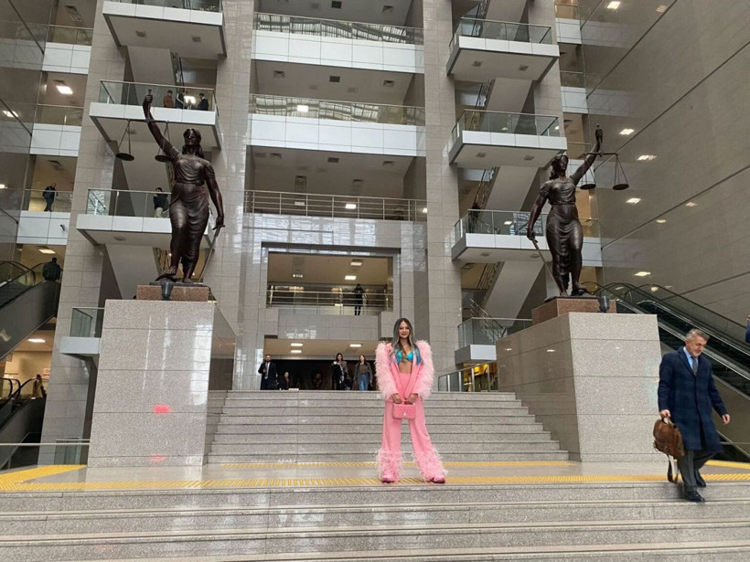 Merve Taşkın, 'müstehcen paylaşım' davasında beraat etti! Duruşmaya sütyenle geldi - Resim: 4