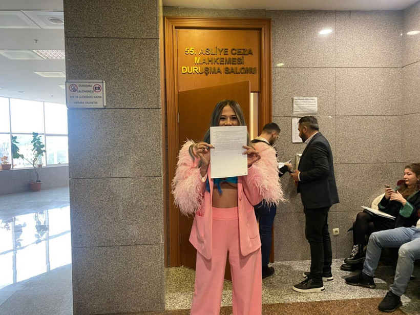 Merve Taşkın, 'müstehcen paylaşım' davasında beraat etti! Duruşmaya sütyenle geldi - Resim: 3