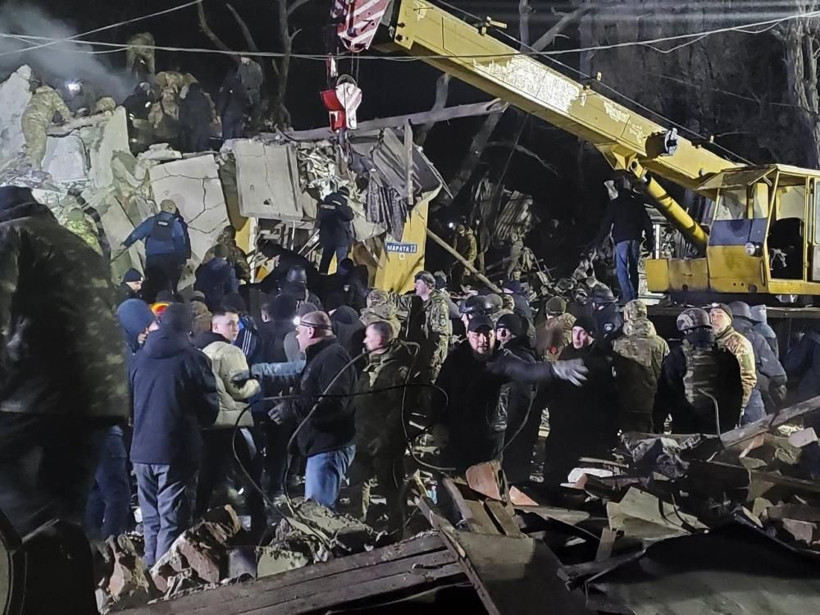 Rusya'dan Ukrayna'ya füzeli saldırı! Apartman yerle bir oldu: Çok sayıda ölü ve yaralılar var - Resim: 4