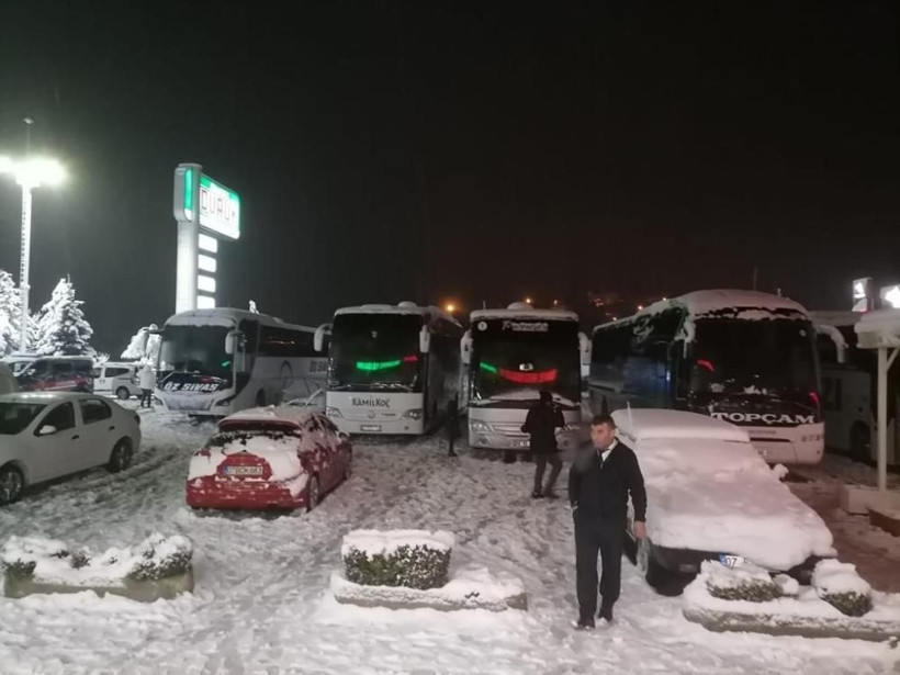 Antalya-Konya kara yolu ulaşıma kapandı! Yüzlerce araç yolun açılmasını bekliyor - Resim: 4