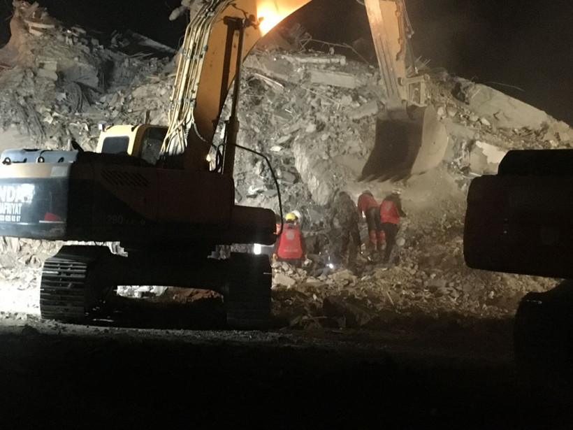 Tam anlamıyla cinayet! Depremde yıkılan 12 katlı bina 'kolonları kesildiği' için mahkemelikmiş! - Resim: 4