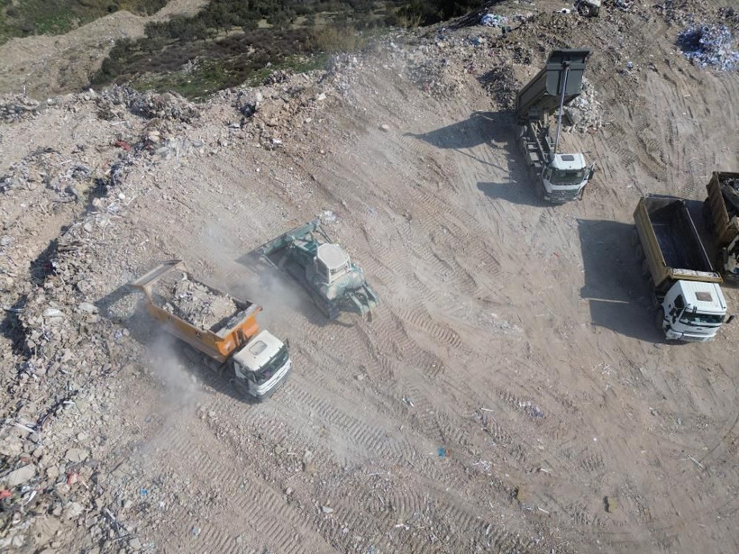 Enkaz taşıyan hafriyat kamyonları mekik dokuyor! Kilometrelerce kuyruk havadan görüntülendi - Resim: 4