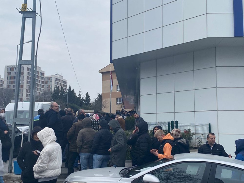 SGK önünde metrelerce EYT kuyruğu! - Resim: 3