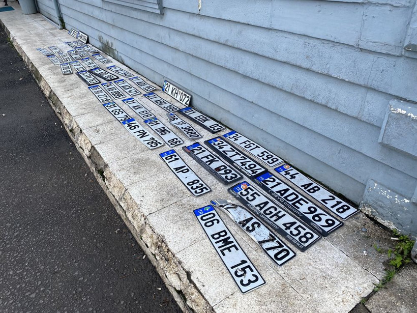 Sular tahliye edilince ortaya çıktı! Hepsi sahiplerini bekliyor - Resim: 1