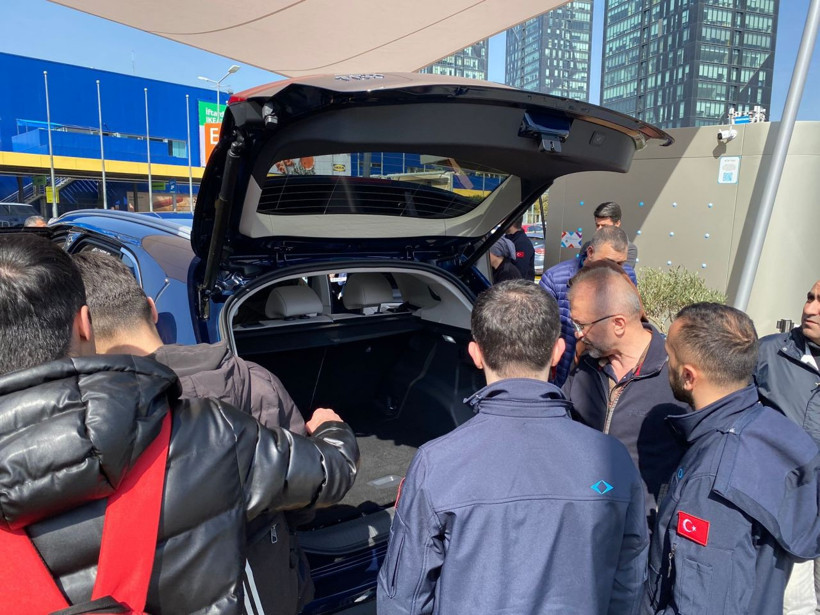 Ümraniye'de herkes canlı görmek için geldi Togg'u görenler hayran kaldı - Resim: 3