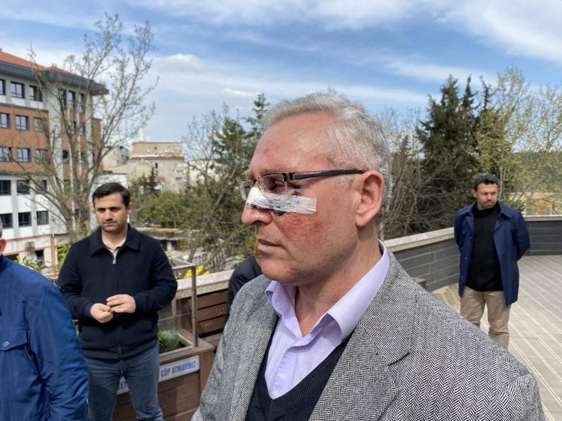 Beyoğlu'nda müezzin öldüresiye dövüldü, döven kişi bakın kim çıktı! Caminin önü karıştı... - Resim: 2