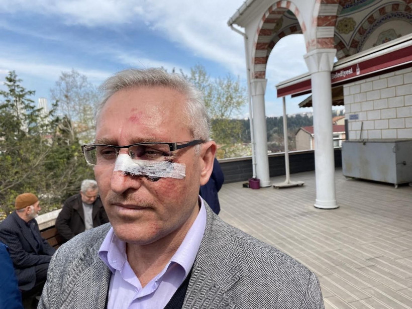 Beyoğlu'nda müezzin öldüresiye dövüldü, döven kişi bakın kim çıktı! Caminin önü karıştı... - Resim: 1