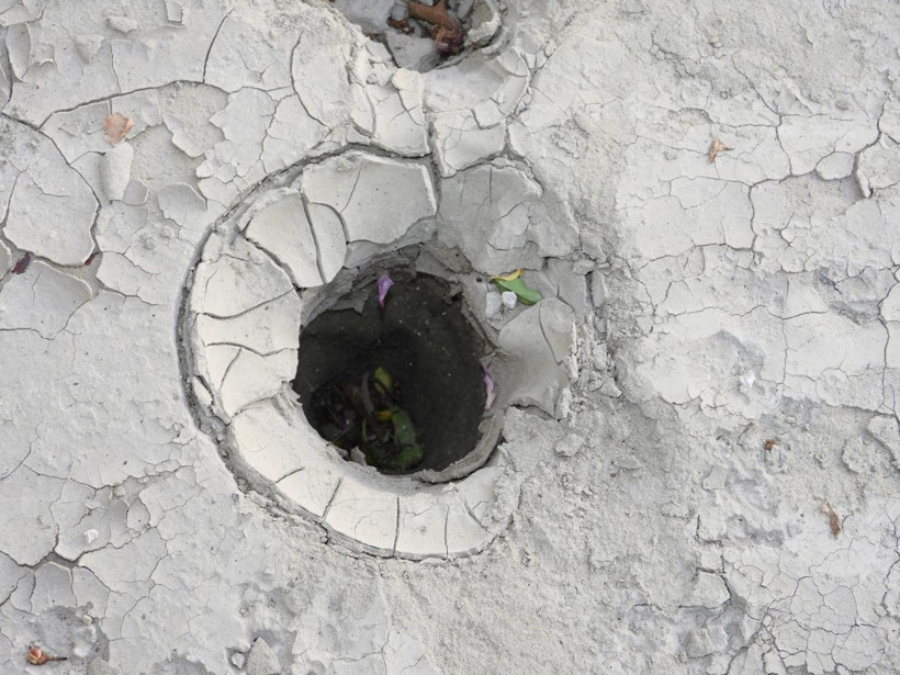 Antakya'da fay hattı çiftlik evini ikiye böldü! 3 metre çöktü 7 metre de batıya kaydı - Resim: 4