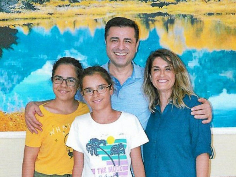 Selahattin Demirtaş: Hapisten çıkınca Başak'la yeniden nişan, düğün yapacağız! Kızım çok başlık istiyor - Resim: 3