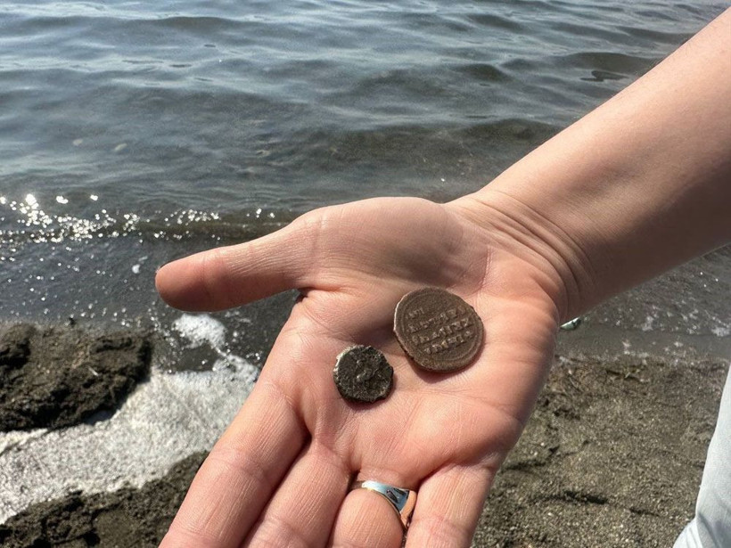 İznik gölü çekilince ortaya çıktı! Gezintiye çıkan aile buldu - Resim: 4
