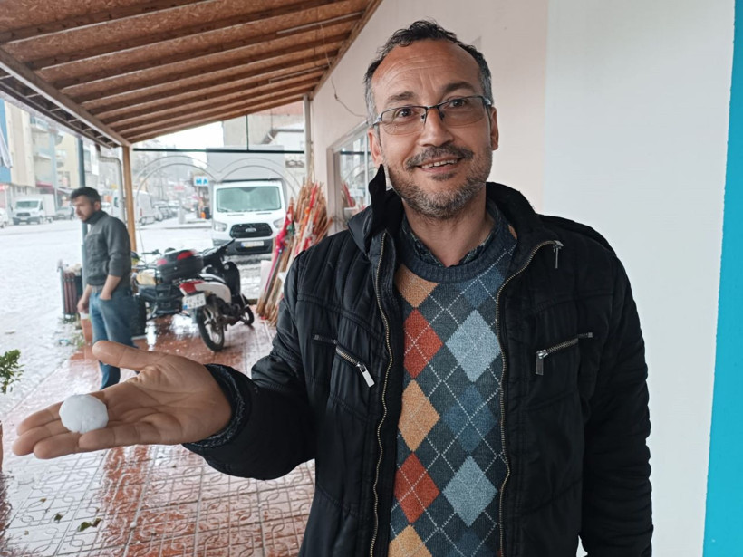 Denizli'de dolu felaketi! Ceviz büyüklüğündeki dolu ekili arazileri harap etti, araçları hurdaya çıkardı - Resim: 4