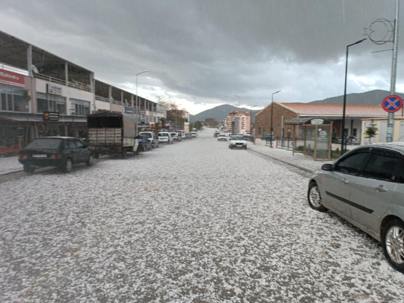 Denizli'yi dolu yağışı vurdu: Ceviz büyüklüğünde 15 dakika yağdı, milyonluk hasara yol açtı! - Resim: 3