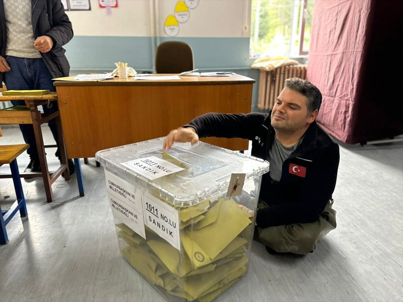 Türkiye sandık başında uzun kuyruklar oluştu! İşte güne damga vuran fotoğraflar - Resim: 1