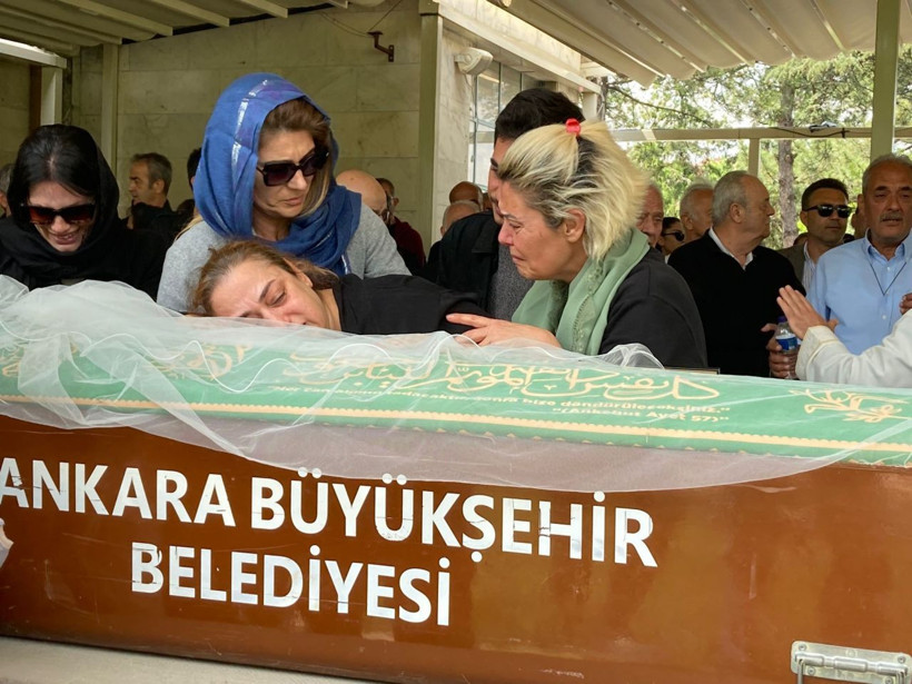 Ümit Özdağ kahkaha atarken basın danışmanı gözyaşlarıyla toprağa verildi! Törene katılmadı... - Resim: 3