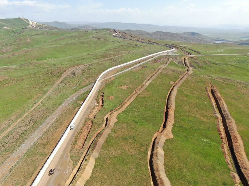 İran sınırına örülen duvarın uzunluğu 100 kilometreyi buldu - Resim: 1