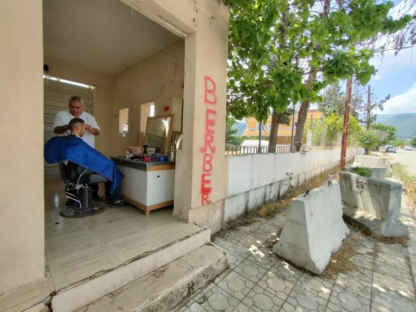 16 yıllık dükkanı depremde yıkılmıştı! Terkedilen nöbet kulübesini ekmek teknesine çevirdi - Resim: 1