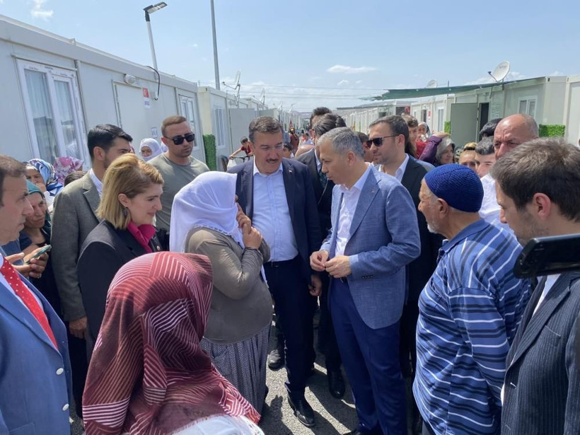 Bakan Yerlikaya Malatya'da depremzedelerle bir araya geldi! Sorunları dinledi, çözüm için talimat verdi... - Resim: 2