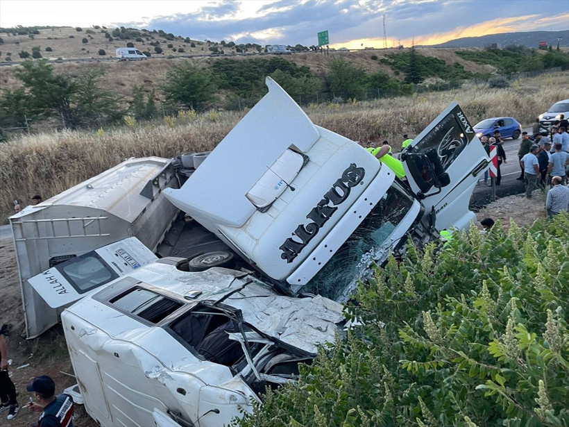 Gaziantep'te kaza oldu 3 kişi öldü! Görüntüler çok feci - Resim: 3