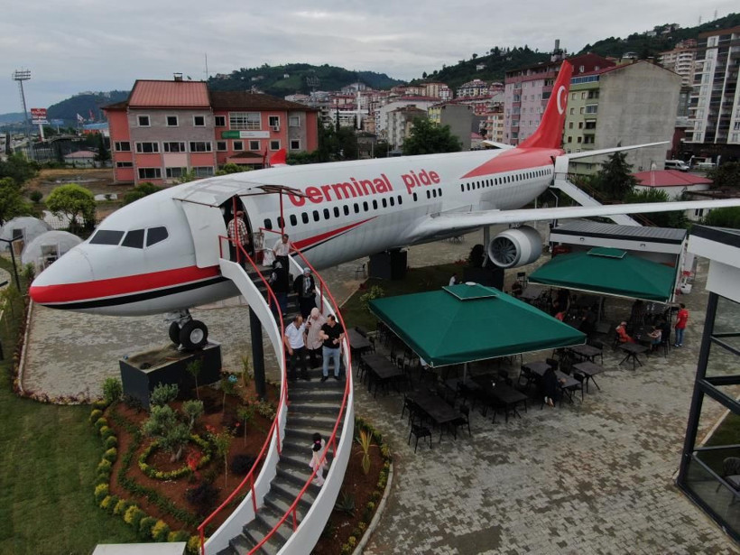 Turistlerden yoğun ilgi: Pistten çıkan uçak pide salonu olarak hizmet vermeye başladı! - Resim: 2