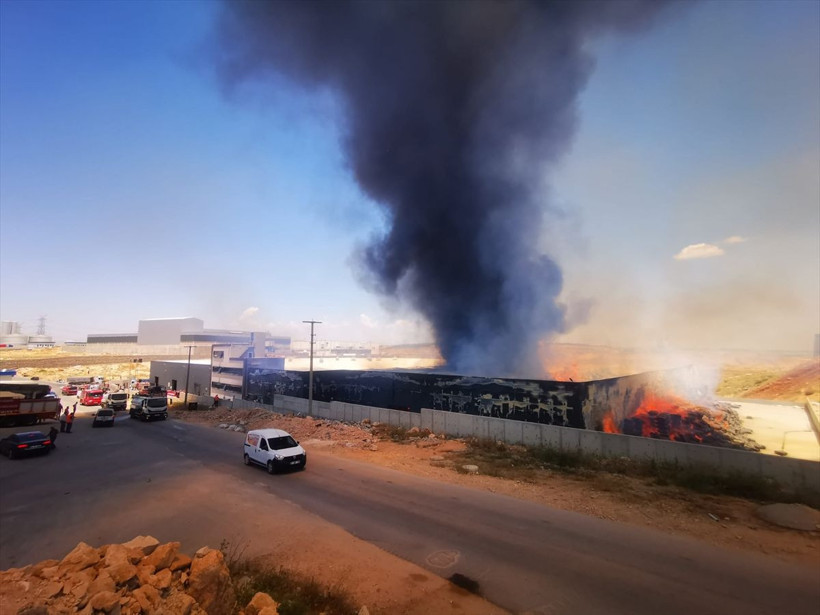 Gaziantep'te büyük panik! Alev alev yanıyor gökyüzü karardı - Resim: 1