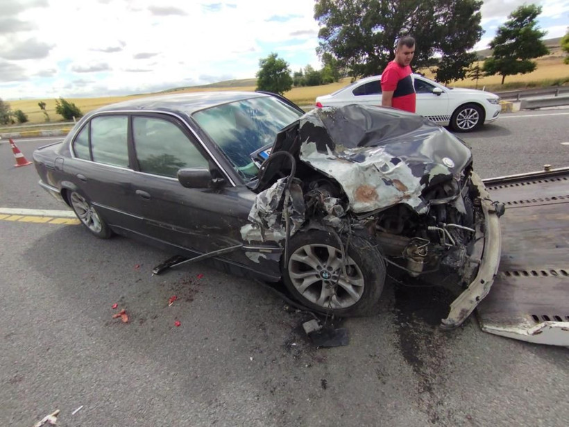 Ankara'da korkunç kaza! Otomobil kağıt gibi ezildi: Yaralılar var... - Resim: 2