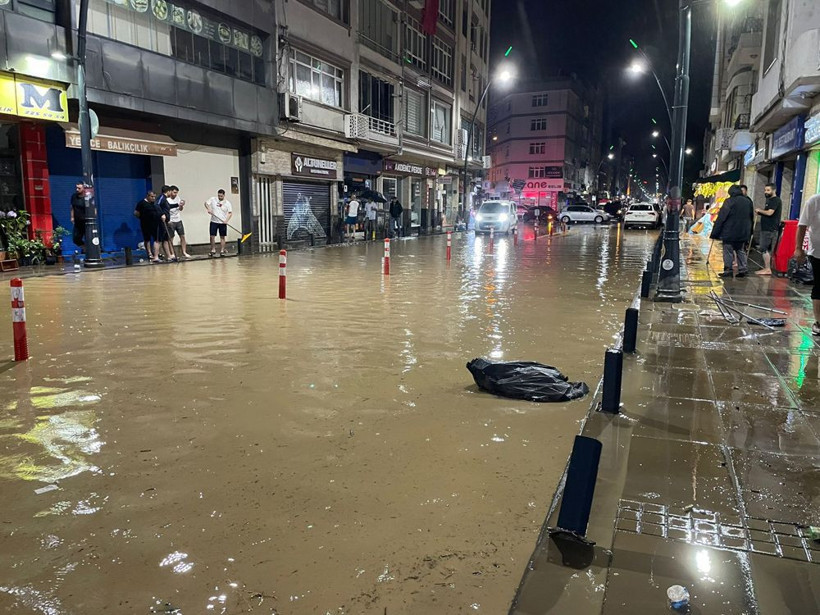Ordu’da sağanak sonrası heyelan yaşandı! Hepsi toprak altında kaldı - Resim: 4