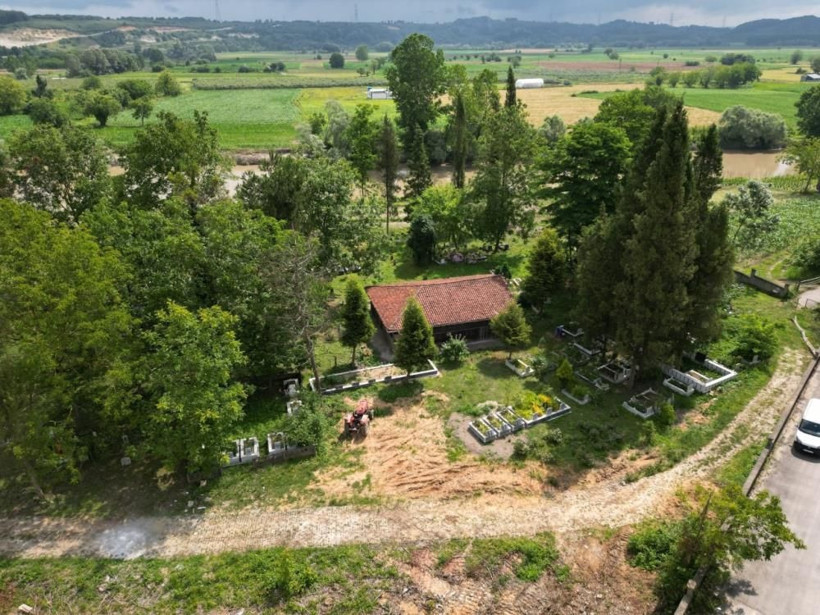 Mezarlık içinde unutulan tarih, koruma altına alınacağı günü bekliyor - Resim: 2