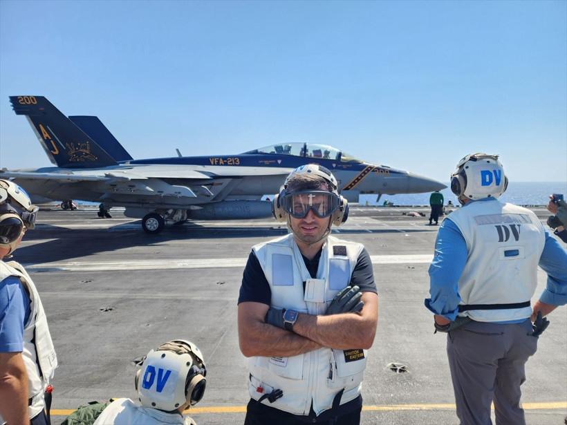 Selçuk Bayraktar ABD uçak gemisinde savaş uçaklarının iniş ve kalkışlarını inceledi - Resim: 2