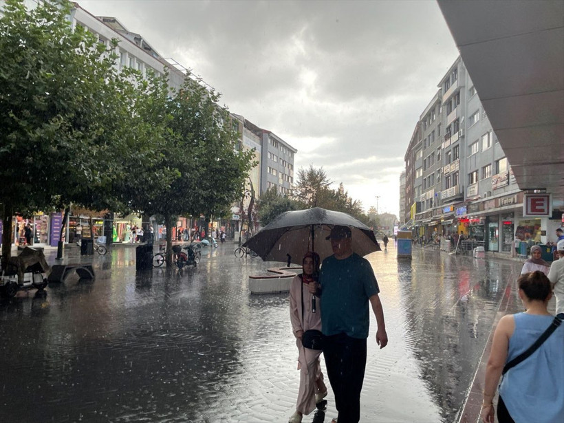 Sarı ve turuncu kodlu uyarı: 68 şehirde sağanak bekleniyor! Meteoroloji son listeyi paylaştı: İstanbul, Ankara, İzmir... - Resim: 1
