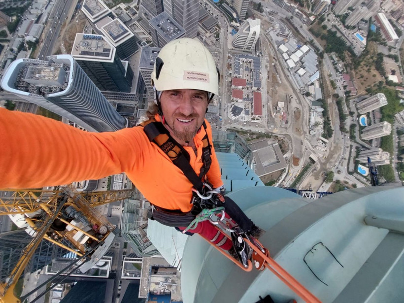 350 metre yüksekte çalışıyorlar! Merkez Bankası'nın kulesini dağcılar kuruyor! - Resim: 4