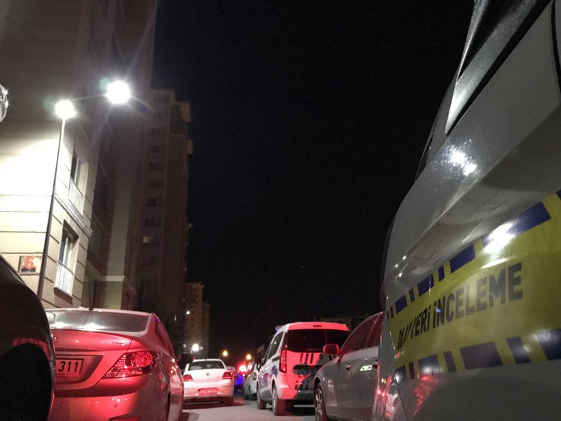 İki genç kız sevgililerine mesaj gönderip 15 katlı binanın çatısından atladı - Resim: 3