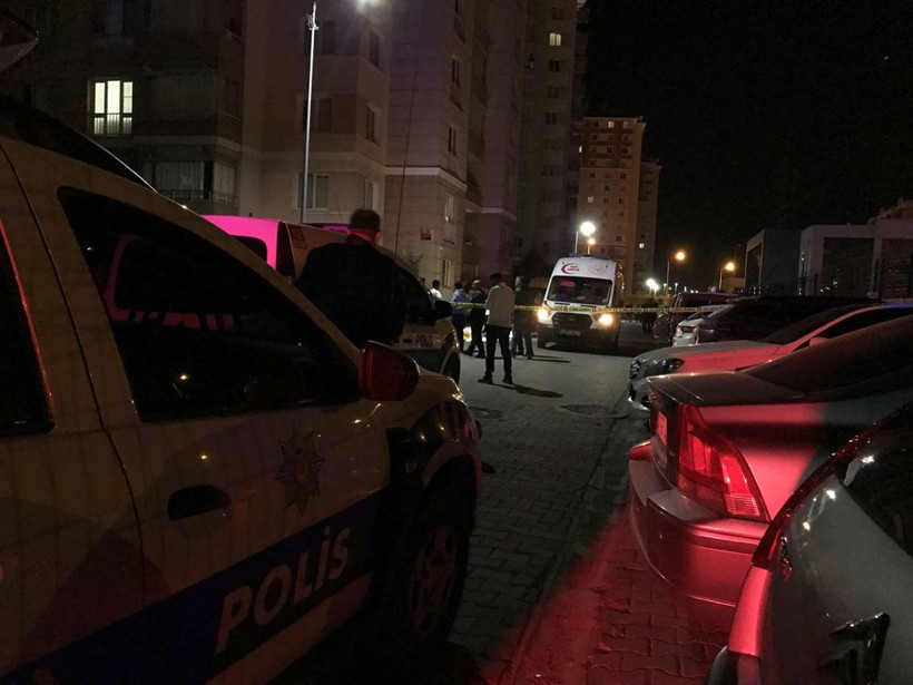 İki genç kız sevgililerine mesaj gönderip 15 katlı binanın çatısından atladı - Resim: 2