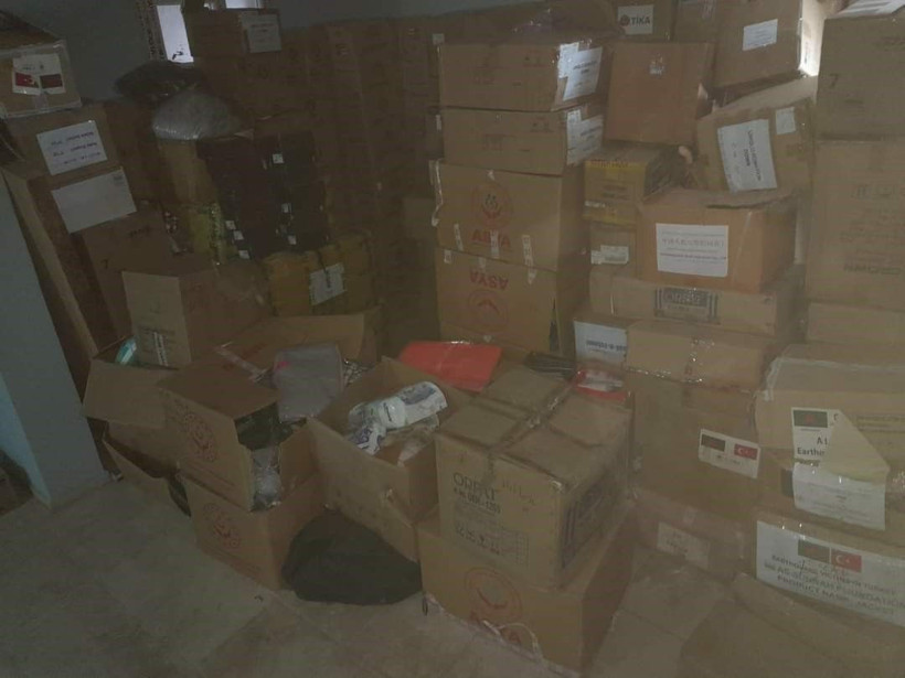 Hatay'da deprem yardımlarını stokladılar! Ekipler baskın düzenledi, 4 kişi aranıyor - Resim: 3