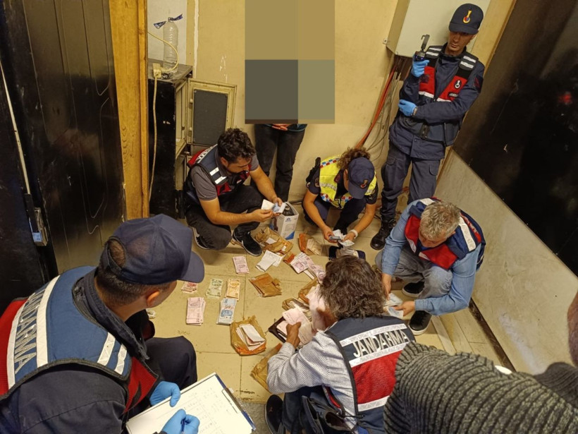 2 milyon lira çamaşır ve kurutma makinesinden çıktı! Spor kulübüne sponsor oldular - Resim: 3