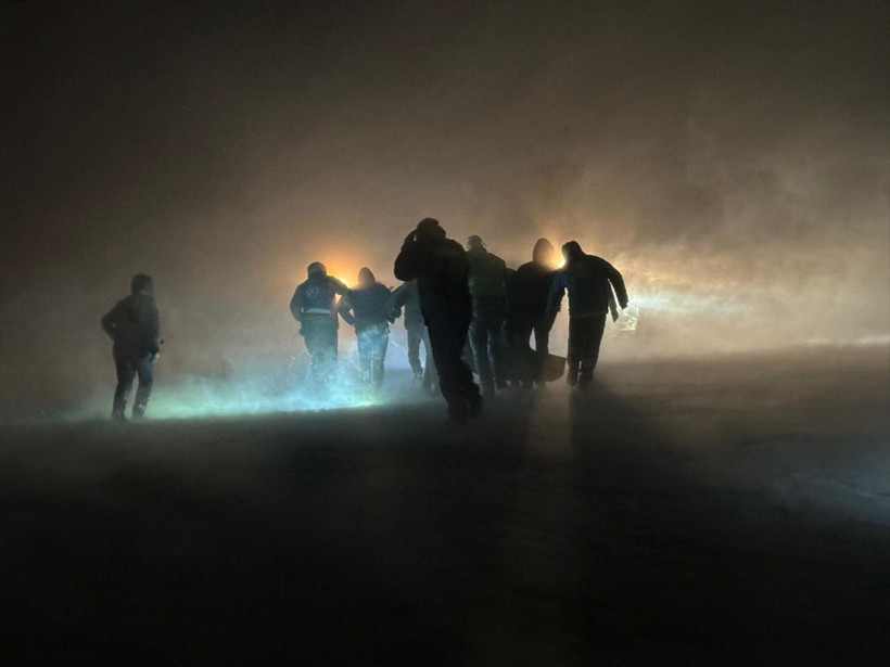 Kar yağdı 15 şehirde okullar tatil edildi! Karda yol açma çalışması yapan kepçe uçuruma yuvarlandı 2 ölü 2 kayıp... - Resim: 1