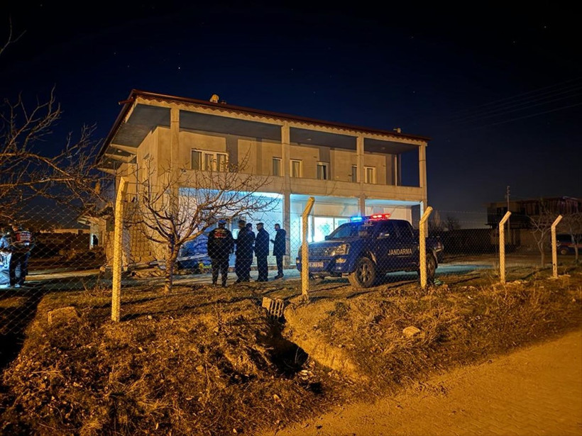 Niğde'de kanlı yılbaşı! İki akrabasını öldürdü! Saklandığı evini basan iki akrabası da onu öldürdü - Resim: 1