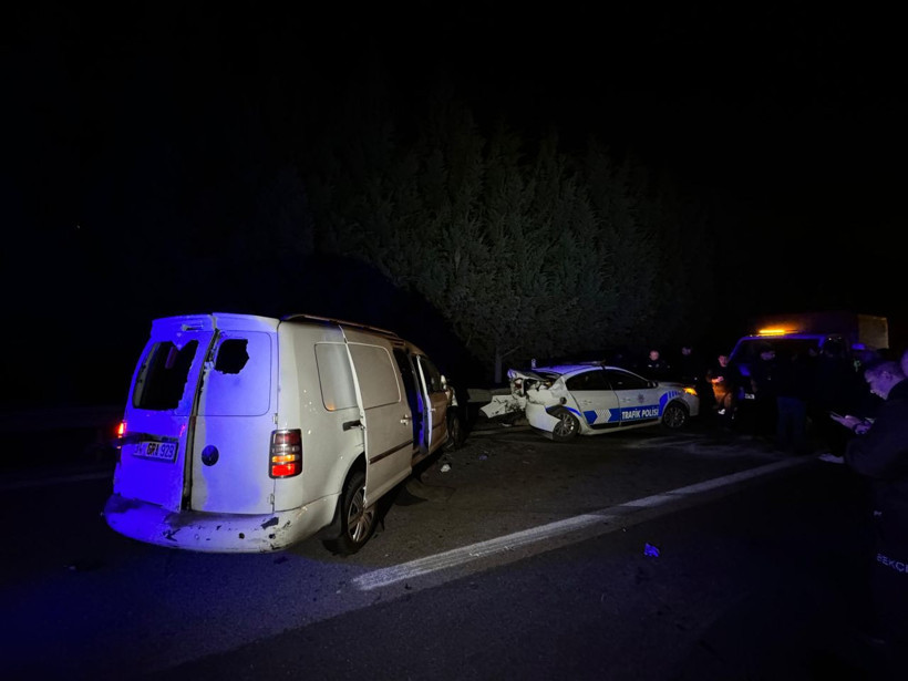 Göçmen kaçakçıları kaçmak için polis araçlarına çarptı! 4'ü polis 18 kişi yaralandı - Resim: 4