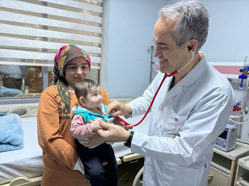 Çok seyrek görülen bir hastalıktı 1.5 aylıkken ameliyat olan Ünal bebekten haber var - Resim: 3