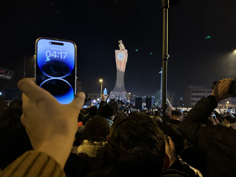 Saatler 04.17'de durdu! 53 bin can, yüzlerce kayıp mezarlıklarda, enkazların başında anıldı - Resim: 1